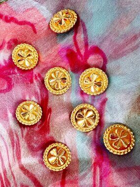 Authentic Chanel Gold Four Leaf Clover Buttons Shamrock 8 Piece Vintage 80s 90s